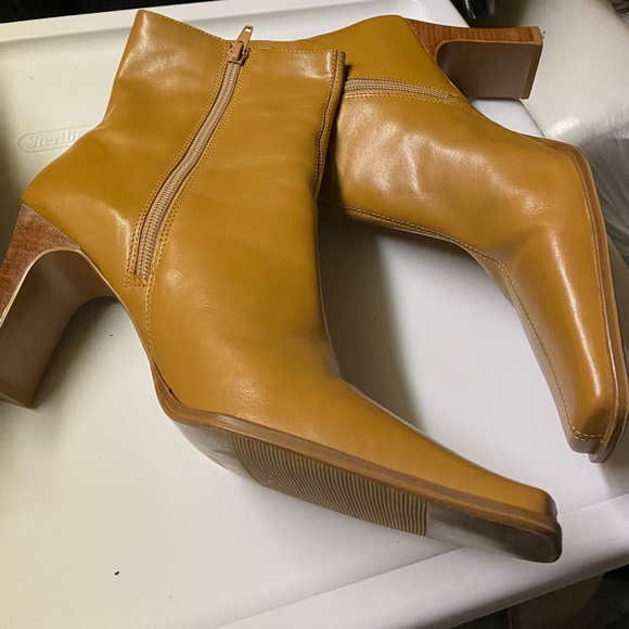 Diba Shoes - Pre-Owned- Ankle Leather Boots
